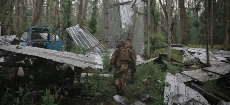 Ангар с разбитой бронетехникой