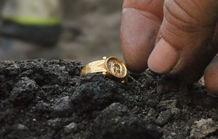 археологи, археологія, розкопки, знахідка, артефакт, реліквія, місто, Швеція, Кальмар, дослідження, золото, війна, перстень, зброя, військо, суспільство, музей, проєкт, дослідження, конфлікт