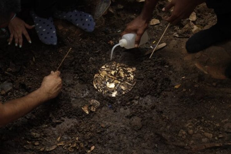 гробница, археологи, археология, Панама, находка, раскопки, ученые, исследователи, правитель, Кокле, артефакты, золото, браслет, ожерелье, культура, богатство, захоронение, общество, открытие