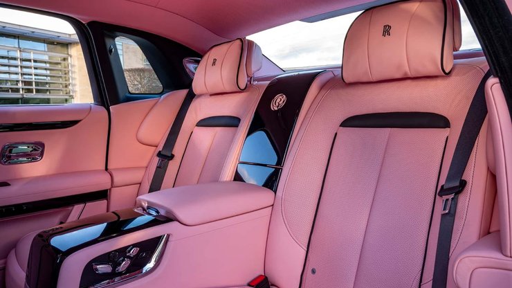 Rolls-Royce Ghost Champagne Rose