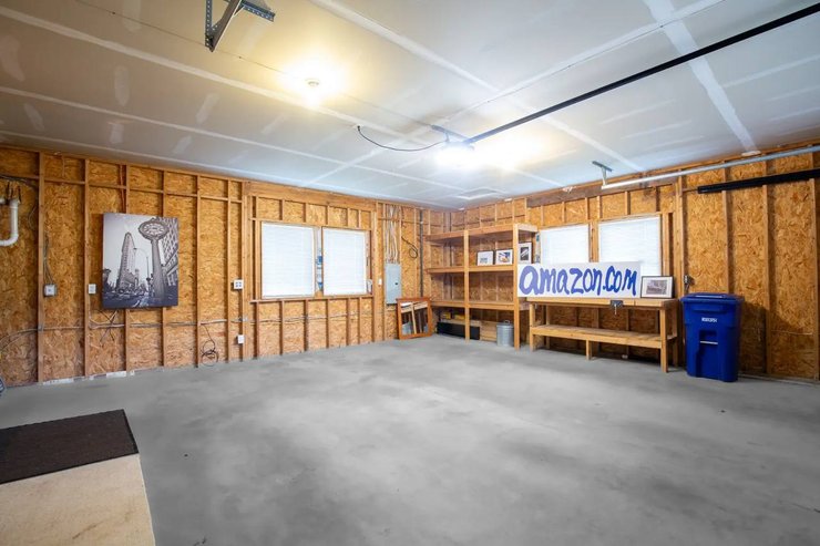 Amazon, гараж, Джефф Безос