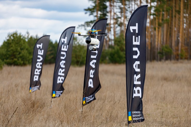 Оптоволоконний дрон, наземний дрон, безпілотник, Украна, оптоволокно, фото