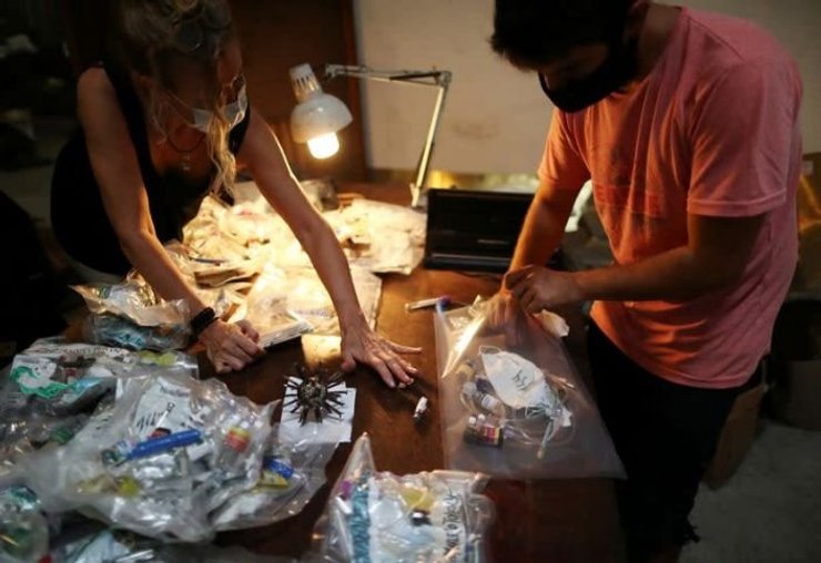 Аргентина, Пандемия, Скульптор, Шприцы, Маски, Отходы, выставка