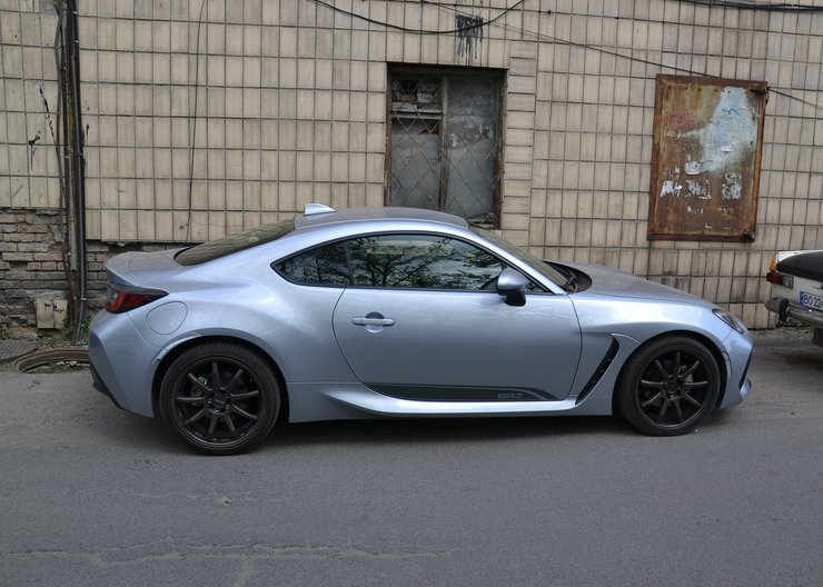 спорткар Subaru BRZ