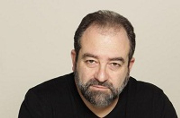   Вспоминая премьеру "13 первых правил", Юрий Володарский подумал о том, что Стаса Жиркова можно считать самым скандальным режиссером Украины. Правда, речь не о творческой дерзости, а о поведенческих девиациях. Раньше юный постановщик материл критиков в социальных сетях, теперь он громогласно возмущается выражением их лиц и запрещает посещать свои спектакли. 