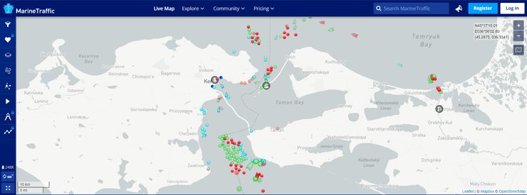 Пробка в Керченском проливе из-за корабля "Донбасс"