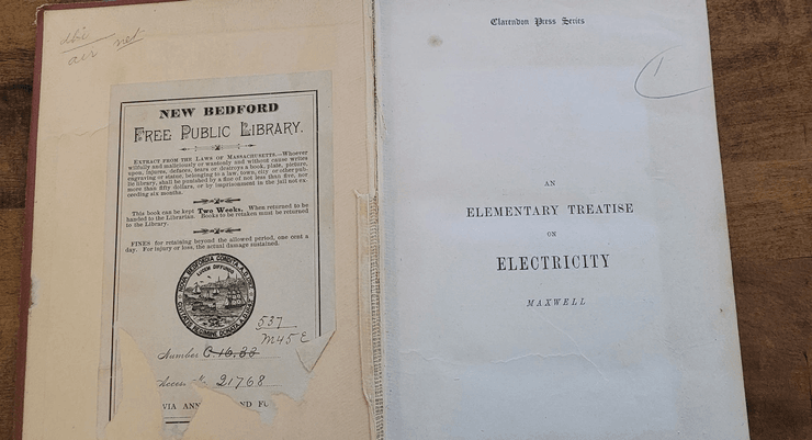 Книгу повернули через 119 років, книга, бібліотека, науковий трактат, фізик, Джеймс Максвелл, науковий текст
