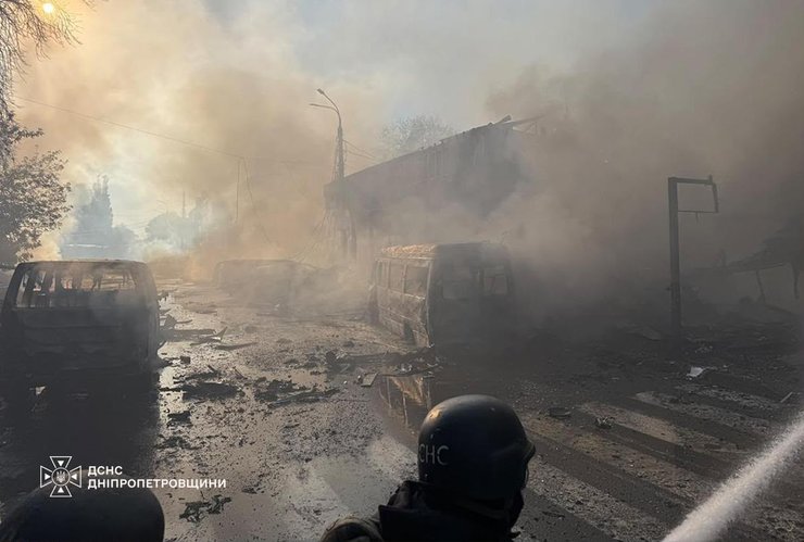 фото машин та диму у Павлограді 10 вересня