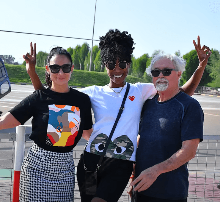 Пара со значительной разницей в возрасте, влюбленная пара, планирует свадьбу, познакомились на сайте знакомств, необычные отношения