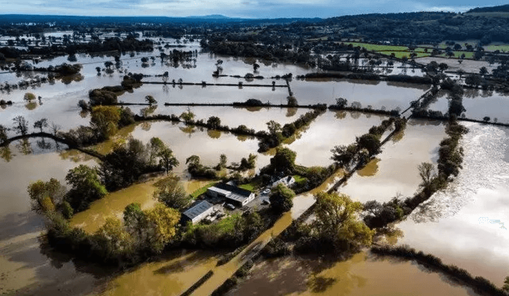 Затопленные фермы в Великобритании, ферма, наводнение, далеко от реки, фонд, выплаты фермерам, компенсация, ферма, восстановить землю