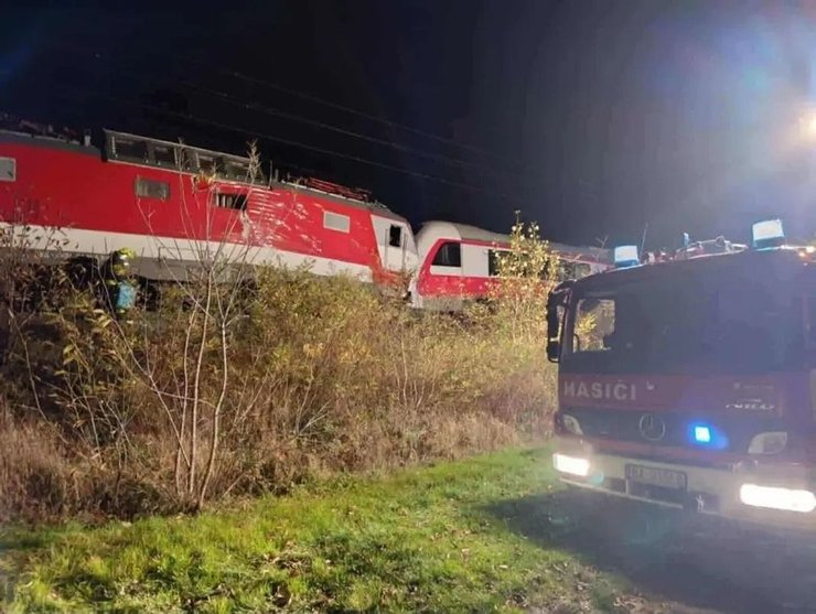 авария поездов Словакия 9 ноября Словакия Словакия поезда авария авария