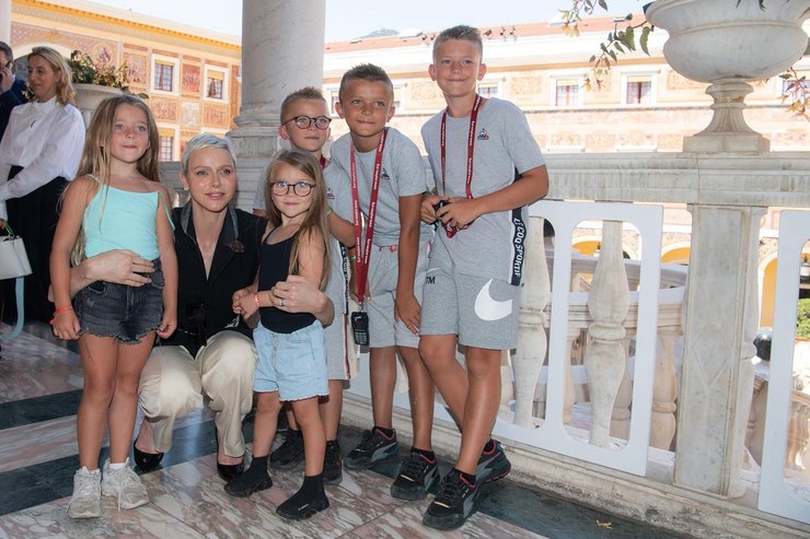 княгиня монако, княгиня шарлен, шарлен монако, дворец монако, туристы, монако