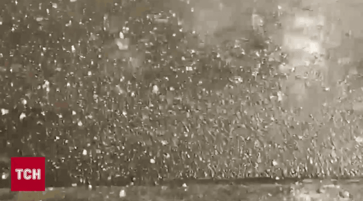 Дорога усыпана градом