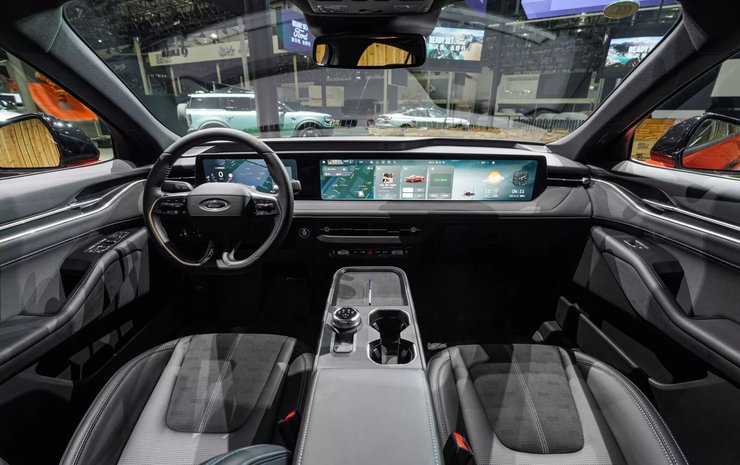 Салон Ford Mondeo 2026