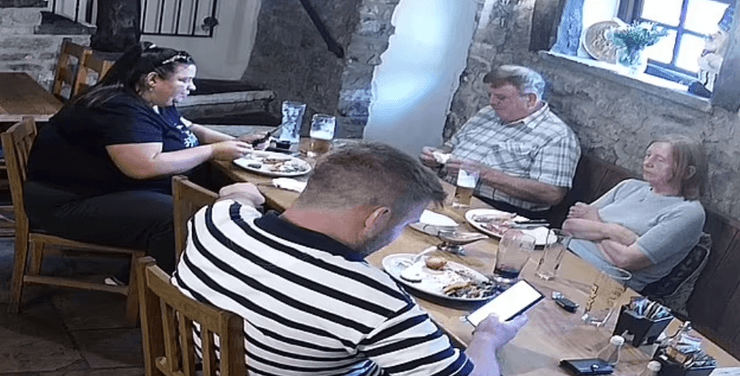 Ресторан виплатить компенсацію, несплата рахунку в ресторані, помилкове звинувачення клієнтів, захист репутації