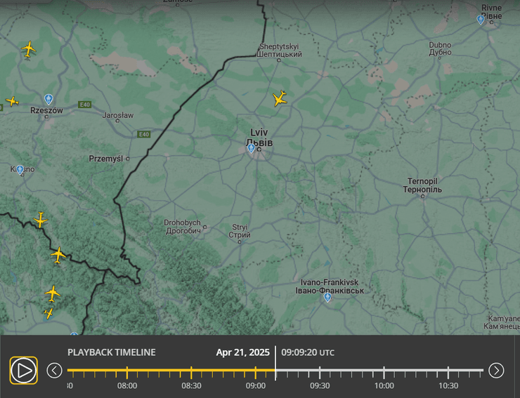 самолет над Львовской областью, самолет над Львовом, самолет над Украиной, над Львовом заметили самолет