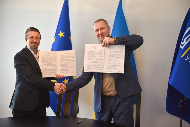 Виконавчий директор БФ "Майбутнє - дітям" Олександр Нікішев, заступник Міністра молоді та спорту України Олексій Нікітенко