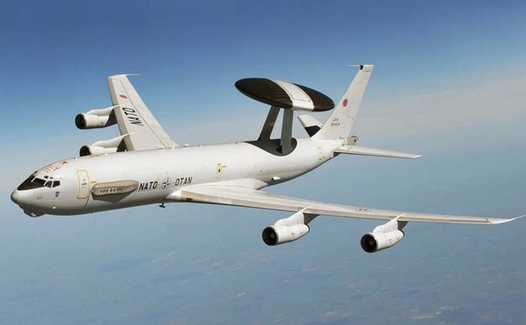самолет ДРЛО E-3 Sentry