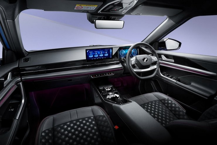 Салон Perodua QV-E