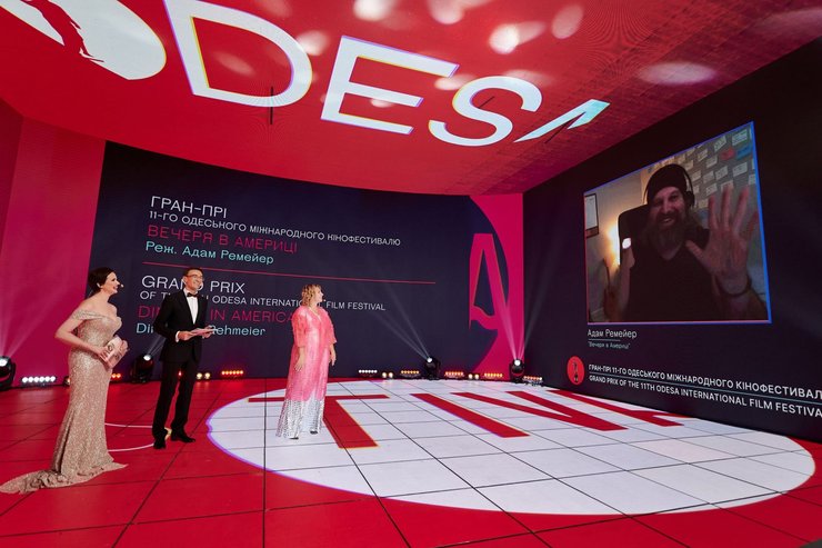 фото, церемония закрытия 11го ОМКФ, объявление лауреата Адама Ремейера