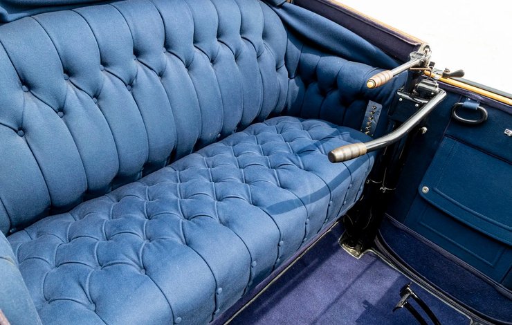 салон Detroit Electric