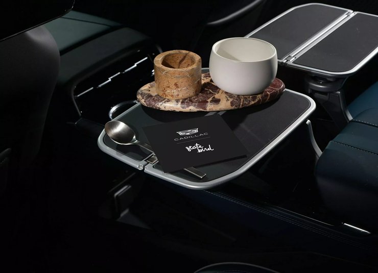 еда в авто, Cadillac Escalade IQ, Cadillac Escalade