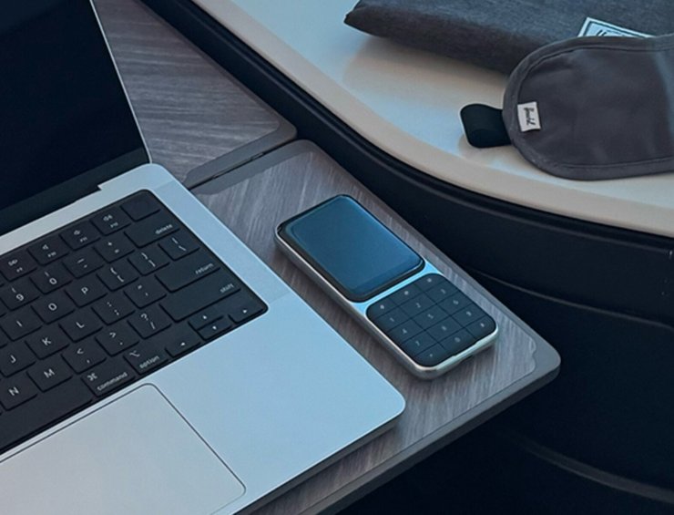 Кнопочный телефон с сенсорным экраном Sidephone