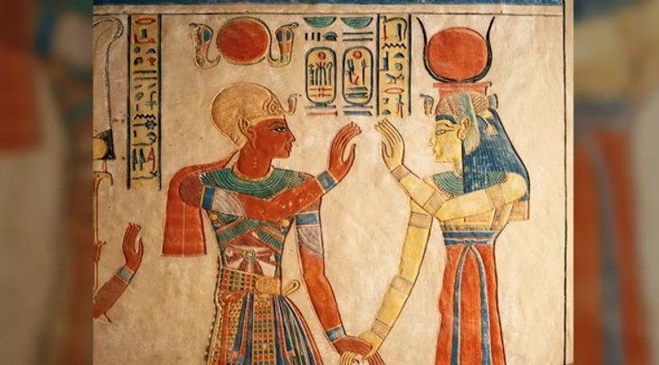 Фараон Древнего Египта Рамзес III, богиня Исида
