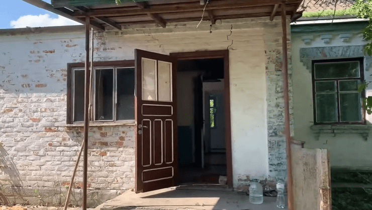 Елена провела экскурсию по своему жилью Дом в деревне