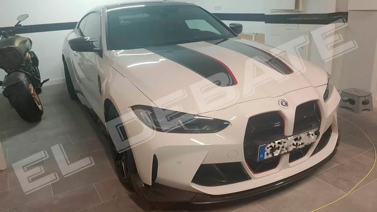 Автопарк, обнаруженный у полицейского