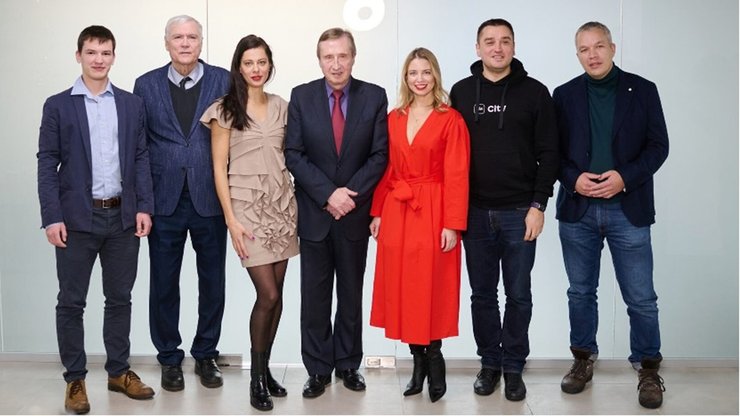 Слева направо: Даниил Федорив – бывший выпускник ФИВТ, Сергей Теленик – бывший декан ФИВТ, Оксана Левочкина – координатор ОО "Развитие ІТ образования", Михаил Згуровский – ректор НТУУ КПИ им. Игоря Сикорского, Елена Халус – заместитель декана ФИВТ, Александр Борняков – заместитель Министра цифровой трансформации Украины, Анатолий Бойко – меценат, соучредитель ОО "Развитие ІТ образования"