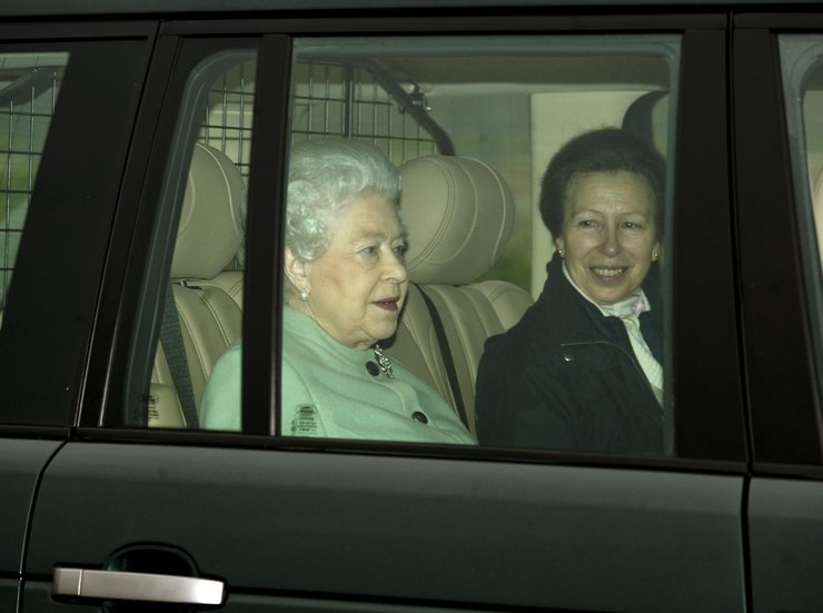 Королева Елизавета, подруги королевы, принцесса анна, дочь королевы