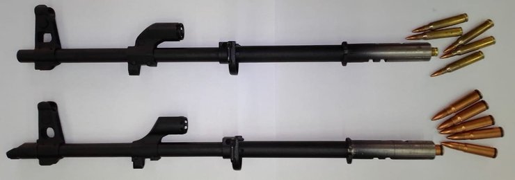 Вверху стволовая коробка для натовского 5,56х45, а внизу для основного калибра ВСУ 7,62х39