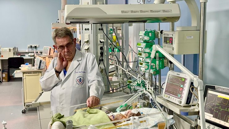 профессор, Илья Емец, кардиохирург, операция на сердце, ребенок, новорожденный