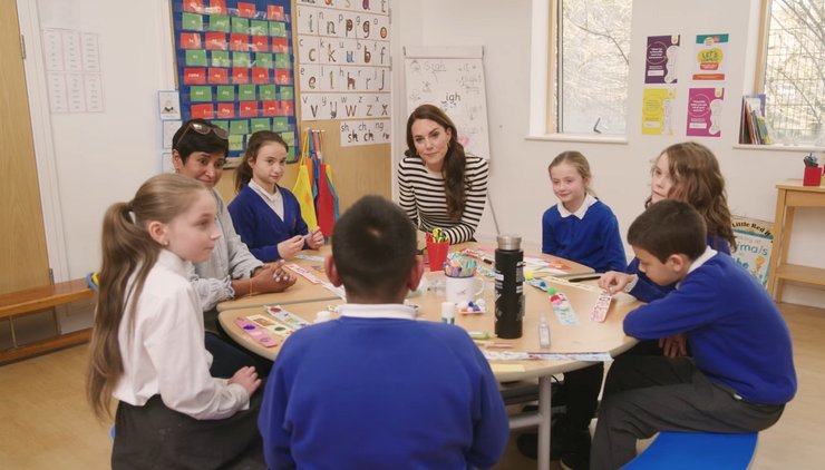 Кейт Миддлтон, принцесса уэльская, образы кейт миддлтон, полосатый свитер, модные выходы кейт миддлтон