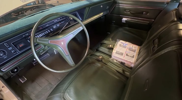 Салон Chrysler New Yorker 1971 года