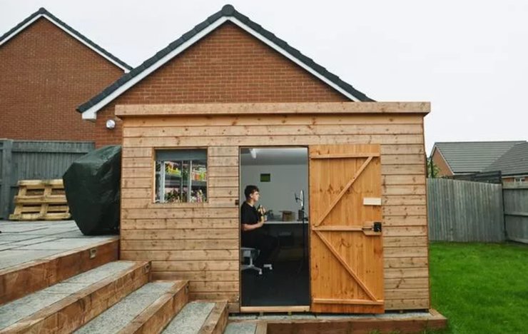 Подросток, сарай, сад, бизнес, сладости, продажа сладостей, соцсети, TikTok, интернет магазин