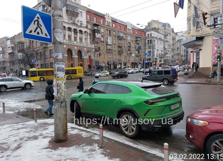 Lamborghini Urus, кроссовер Lamborghini, эвакуатор в Киеве, эвакуаторы в Киеве, нарушение ПДД