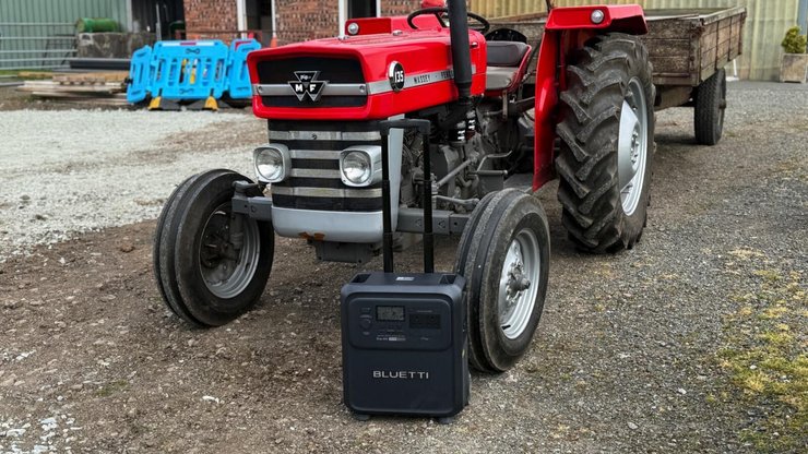 Потужна зарядна станція Bluetti