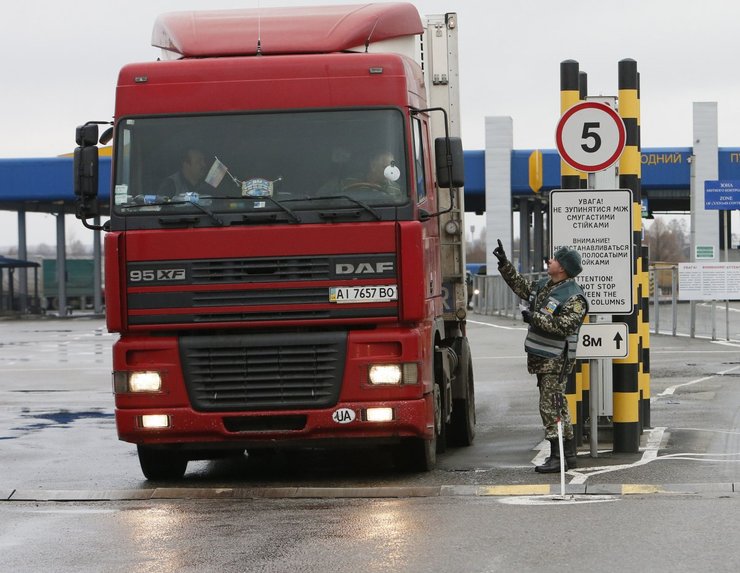 В листопаді 2023 року митниця недоотримала понад 9 млрд грн. Одна з причин — блокування кордонів у Польщі та Словаччині