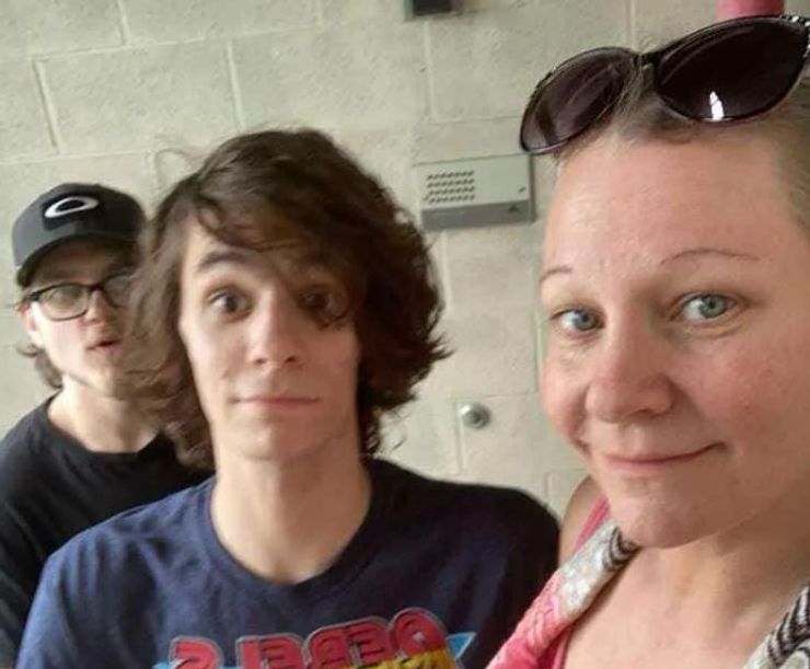 Велика різниця у віці, стосунки матері 7 дітей з найкращим другом її сина, цікаві історії