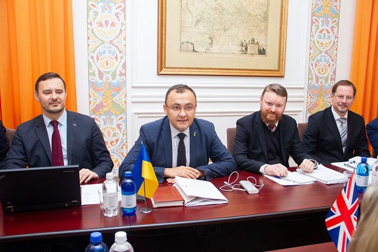 В переговорах принимает участие заместитель министра иностранных дел Василий Боднар