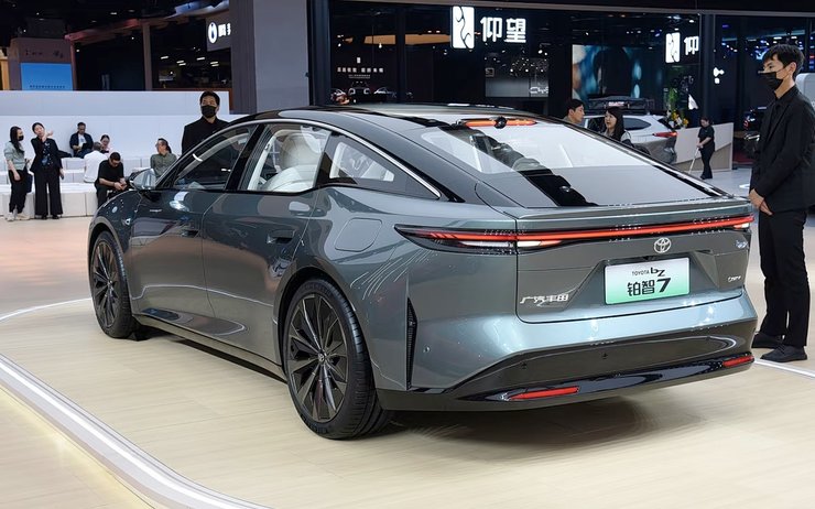 новая Toyota bZ7