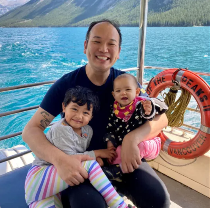 Мужчина стал многодетным отцом-одиночкой, жизнь без отношений, семья, семья, Натан Чан, суррогатное материнство, фото