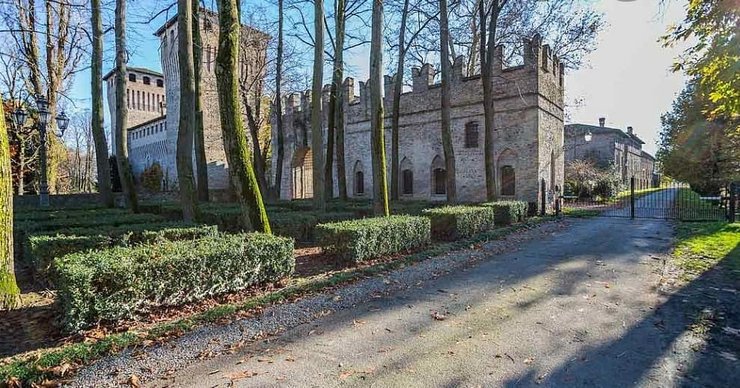 замок кастельгуфо