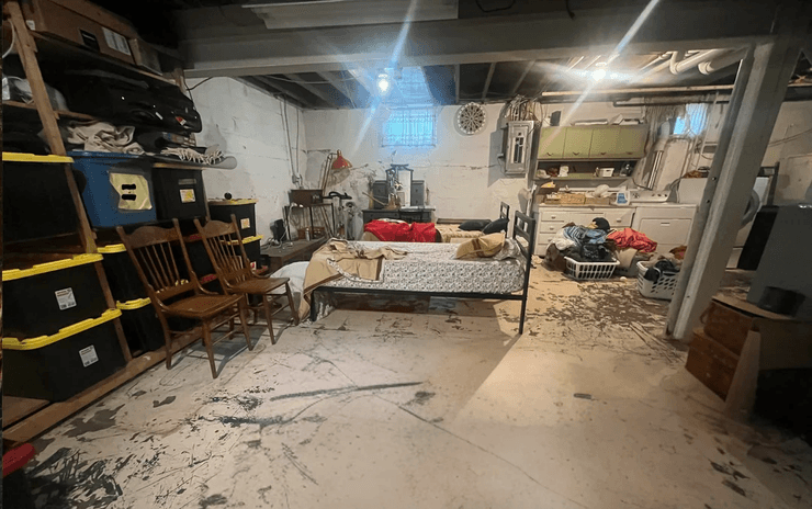 Сырой подвал со старой мебелью и вещами до ретро-преображения