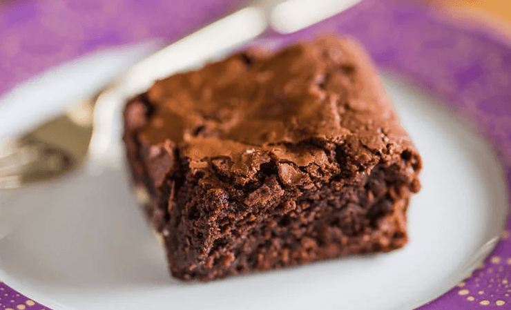 Торт с каннабисом, торт, лакомство, десерт, космический торт, сюрприз для коллег, отравила коллег, неудачная шутка, десерт с наркотиком