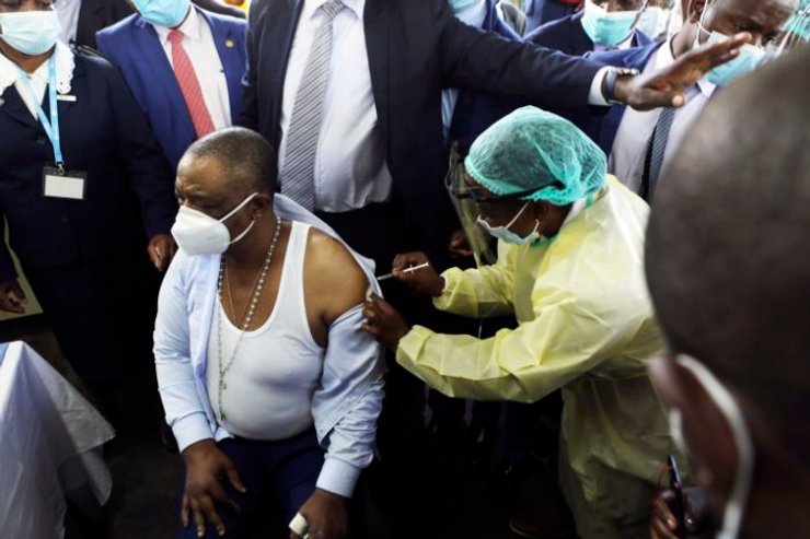 Константине Чивенга, Зимбабве, Вакцинация, Вакцина, Коронавирус, Китай, Россия