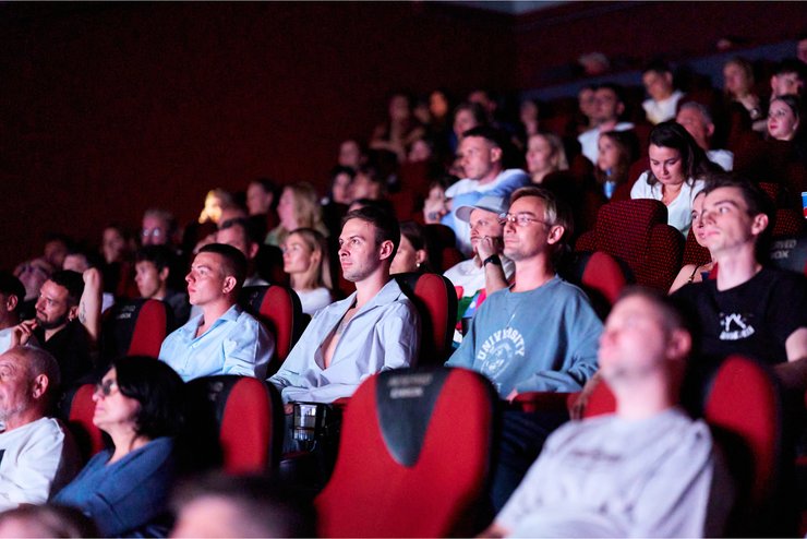 Макс Барских и Алан Бадоев в зрительном зале