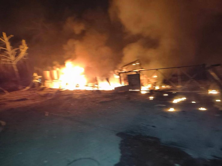 Пожежа на місці удару ЗС РФ у Броварах